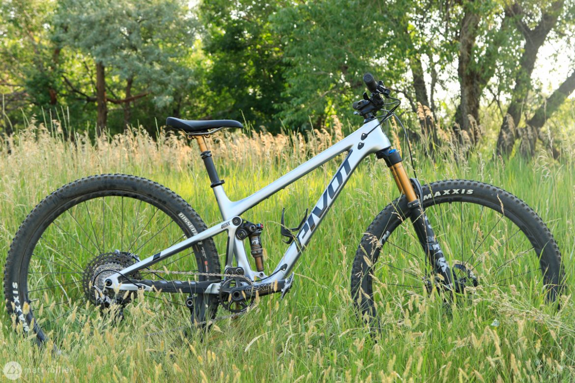 Pivot Trail 429 Review: una bicicleta de senderos raras diseñada para escalar y desciende: esta web Web Mountain Bike News