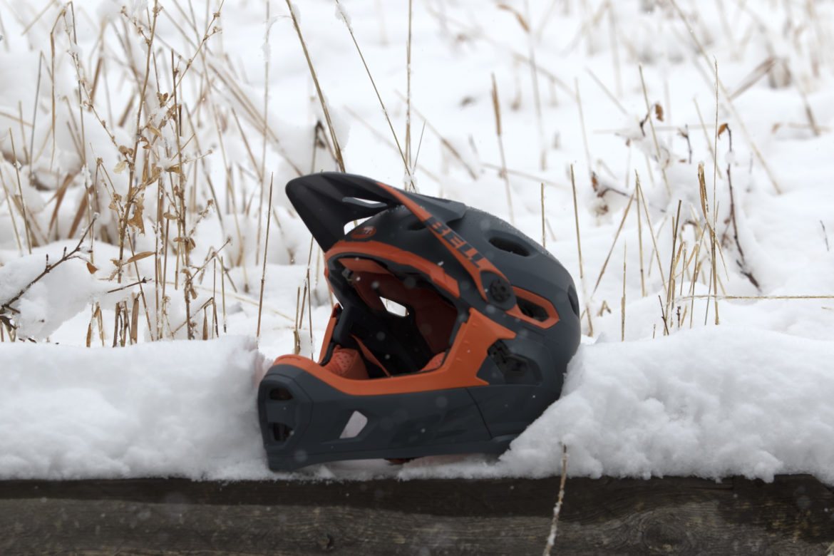REVISIÓN: El casco convertible Bell Super DH MIPS es para ciclistas de montaña de DH que buscan refrescarse a veces, Doltcini