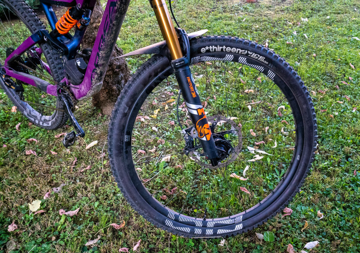 LG1 Race Carbon MTB Las ruedas de E*Thirteen son de medio peso y mediano precio, pero ofrecen una rigidez máxima [revisión]-Este web Mountain Bike News