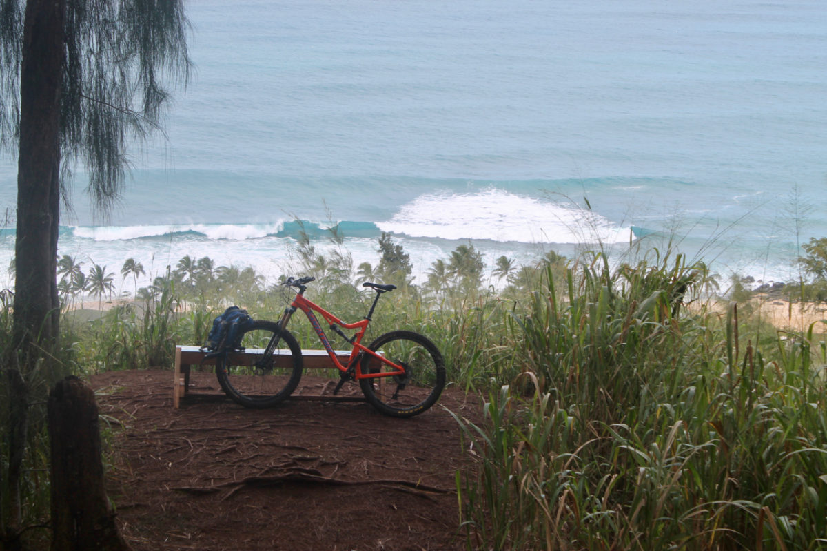 Montar en la costa norte ... de Oahu: un día en el sendero de Pupukea - esta red de bicicletas de montaña web