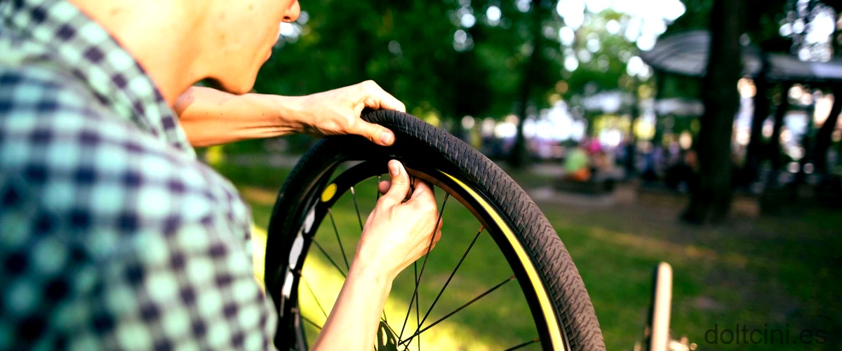 Paso a paso: cómo cambiar la pila de la luz de tu bicicleta Decathlon